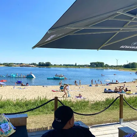 Lakeside Retreat In Setting シャレー Lathum