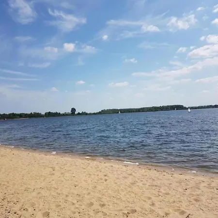 Lakeside Retreat In Setting シャレー *