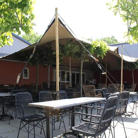 Lakeside Retreat In Setting シャレー Lathum