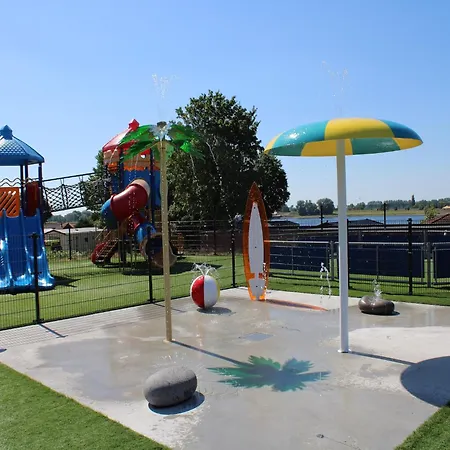 Lakeside Retreat In Setting * Lathum