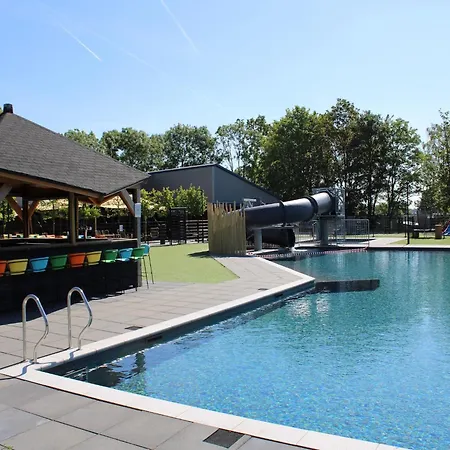 Lakeside Retreat In Setting シャレー Lathum