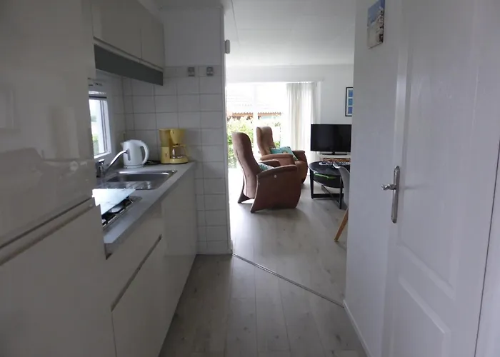 Lakeside Retreat In Setting