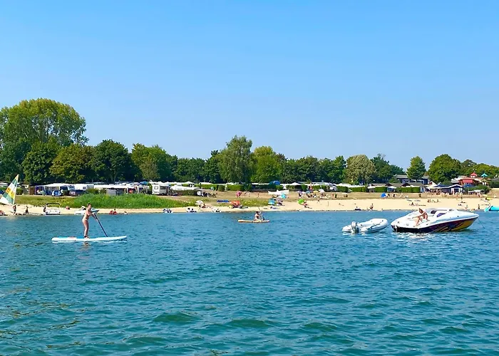 Chalet Lakeside Retreat In Setting