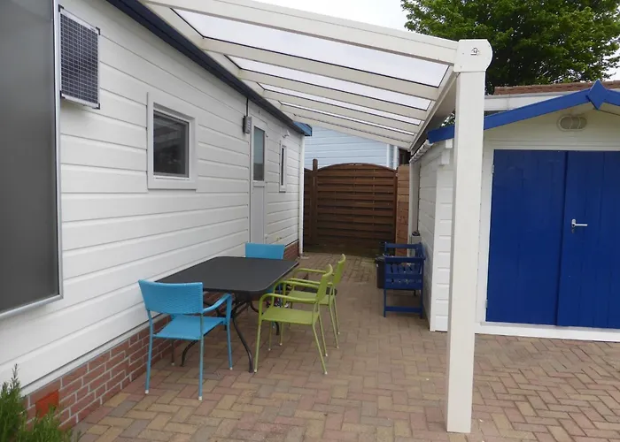 Chalet Lakeside Retreat In Setting