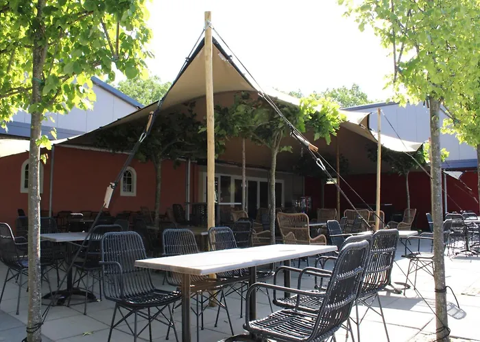 Lakeside Retreat In Setting Chalet Lathum