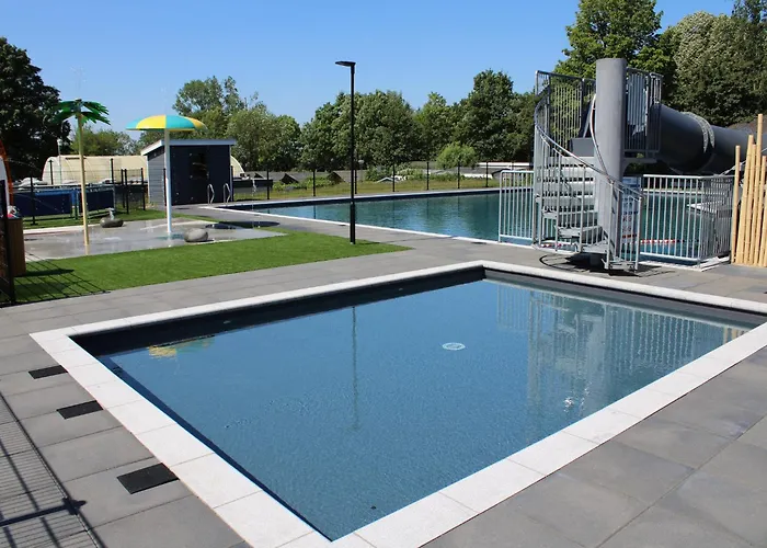 Chalet Lakeside Retreat In Setting Lathum