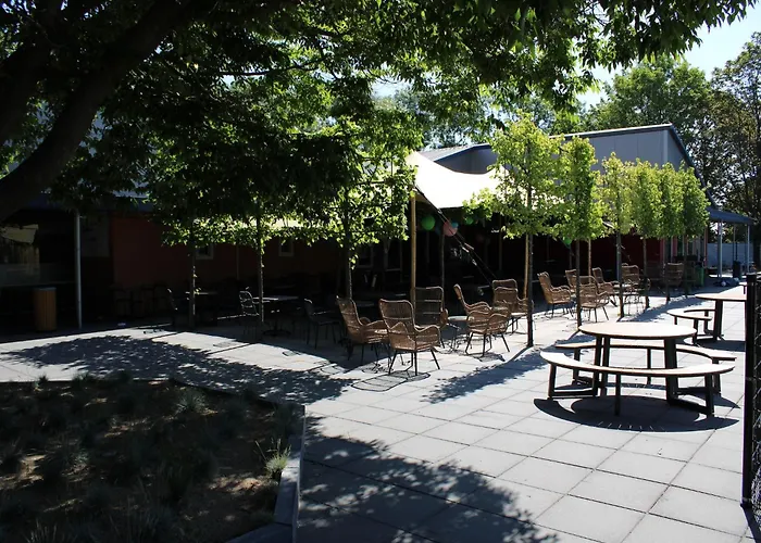 Lakeside Retreat In Setting * Lathum