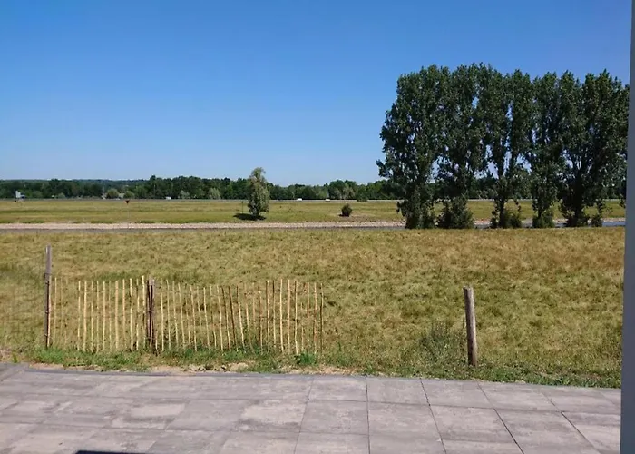 Lakeside Retreat In Setting Lathum