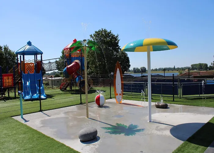 Lakeside Retreat In Setting * Lathum