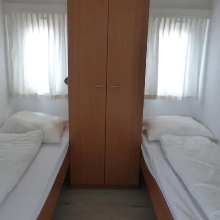 Retreat In Setting * Lathum
