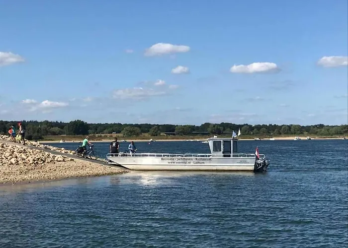 Lakeside Retreat In Setting